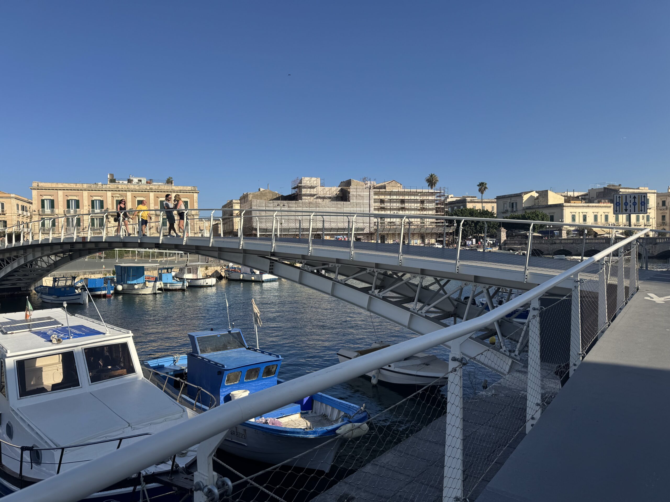 La campata in acciaio del ponte ciclopedonale di Ortigia