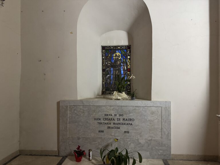 Tomba di Suor Chiara Di Mauro