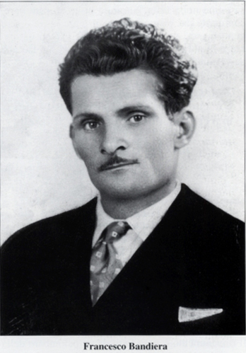 Ritratto fotografico in bianco e nero di Francesco Bandiera, uomo di mezza età con cappello da marinaio