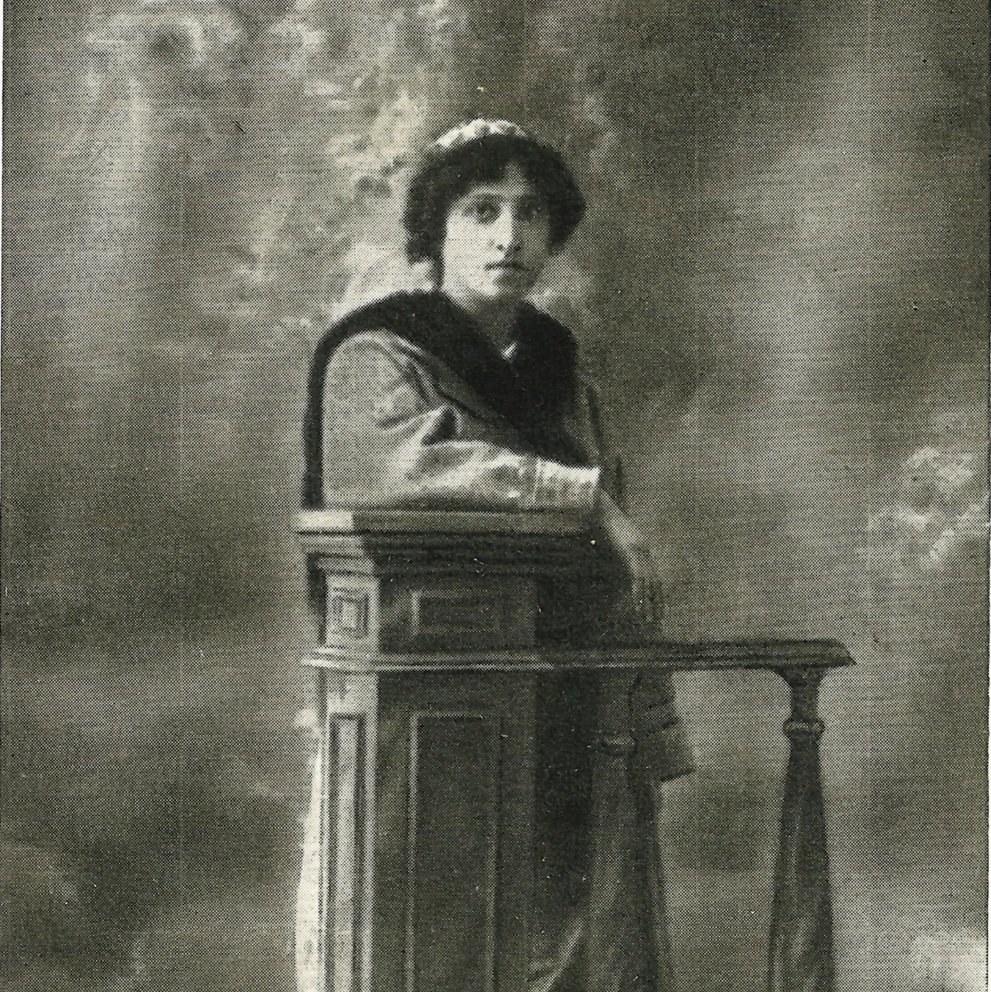 Ritratto fotografico giovanile di Adelaide Di Mauro