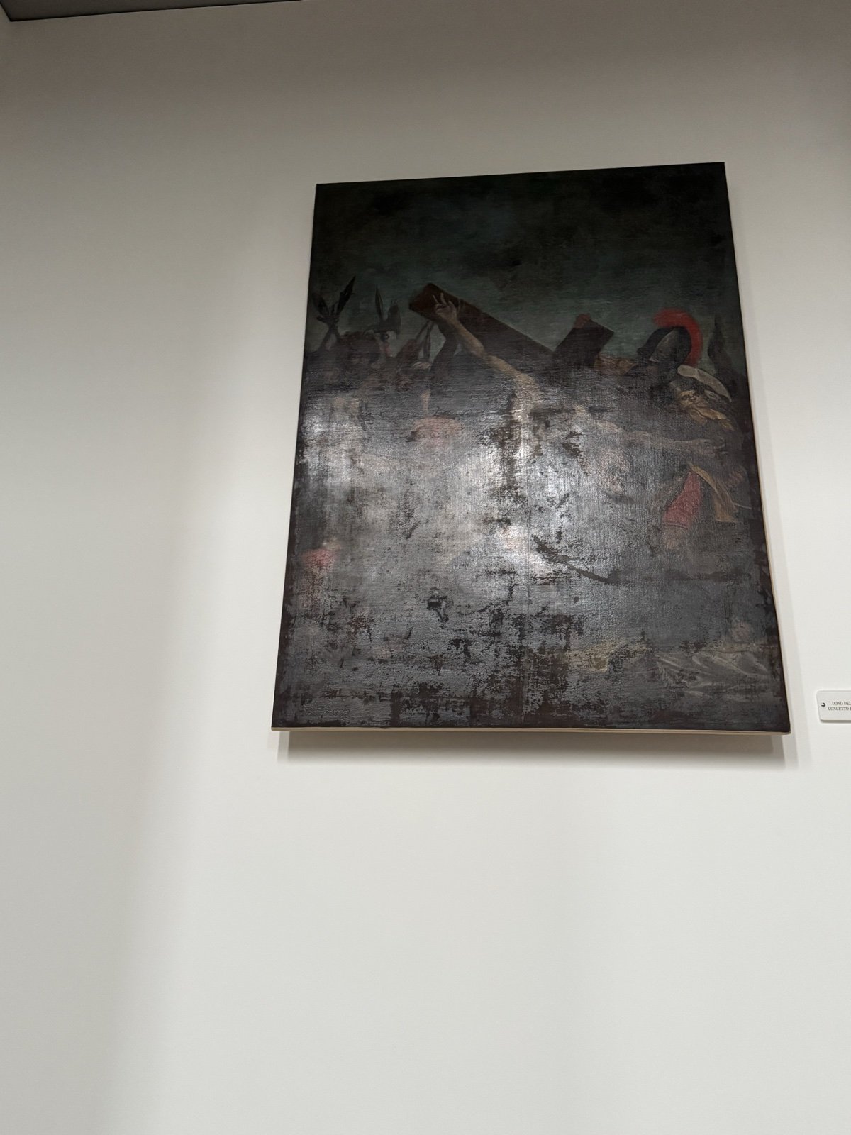 Tela antica conservata nella Chiesa di Santa Rita a Siracusa: dipinto degradato con scena drammatica, probabilmente una Deposizione di Cristo, in attesa di restauro