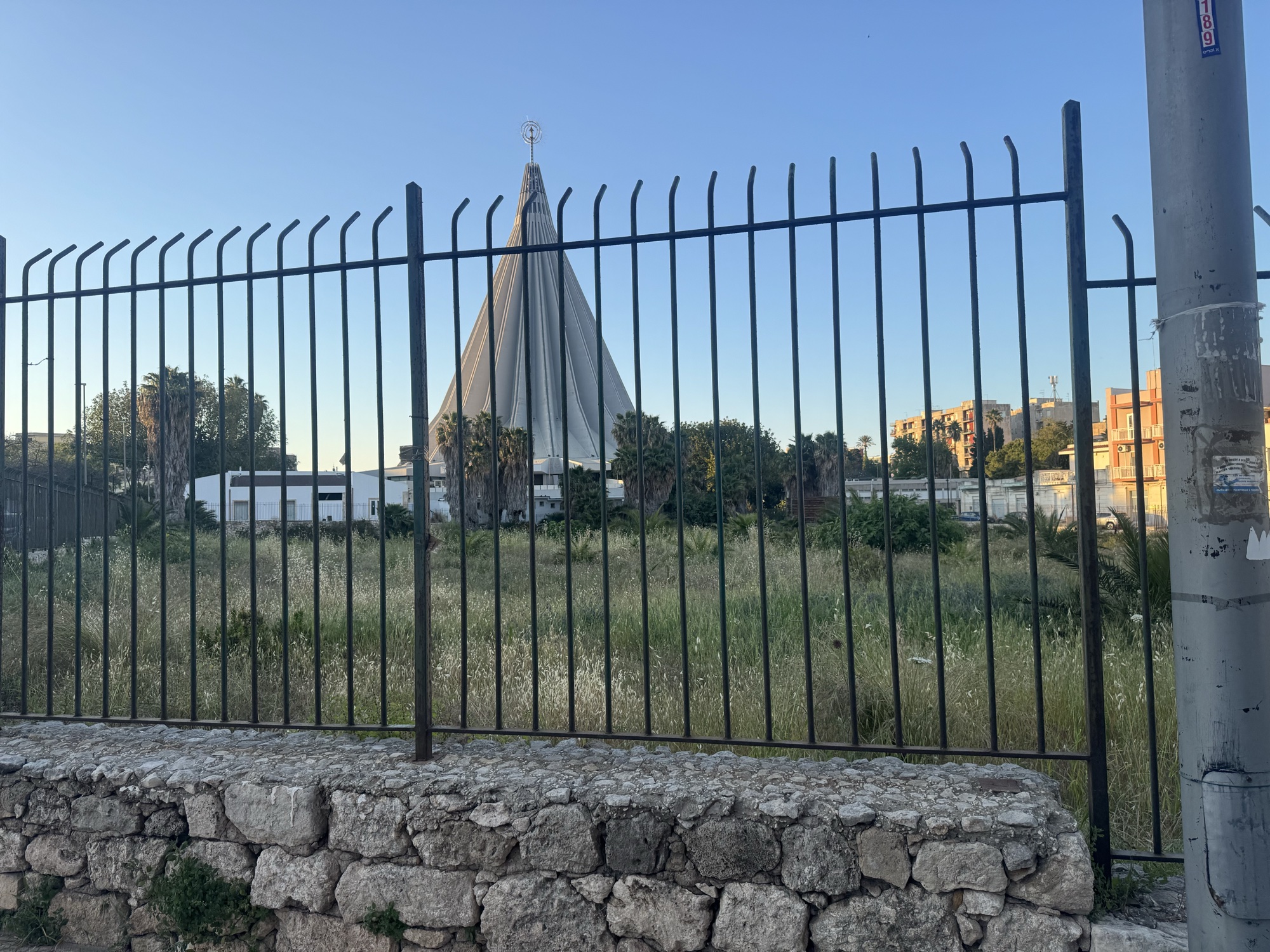 Vista dal contesto urbano