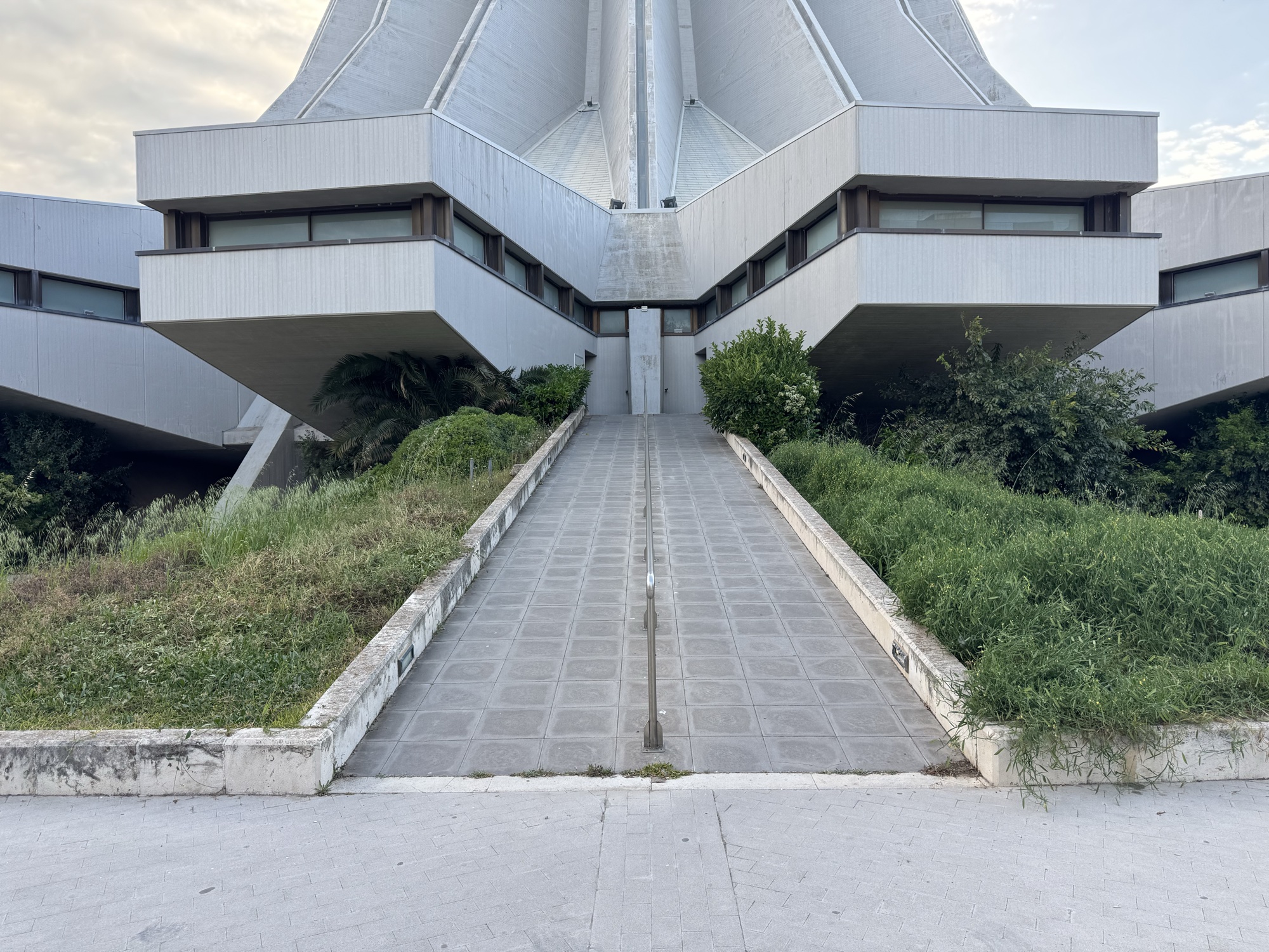 Scalone monumentale e rampe di accesso