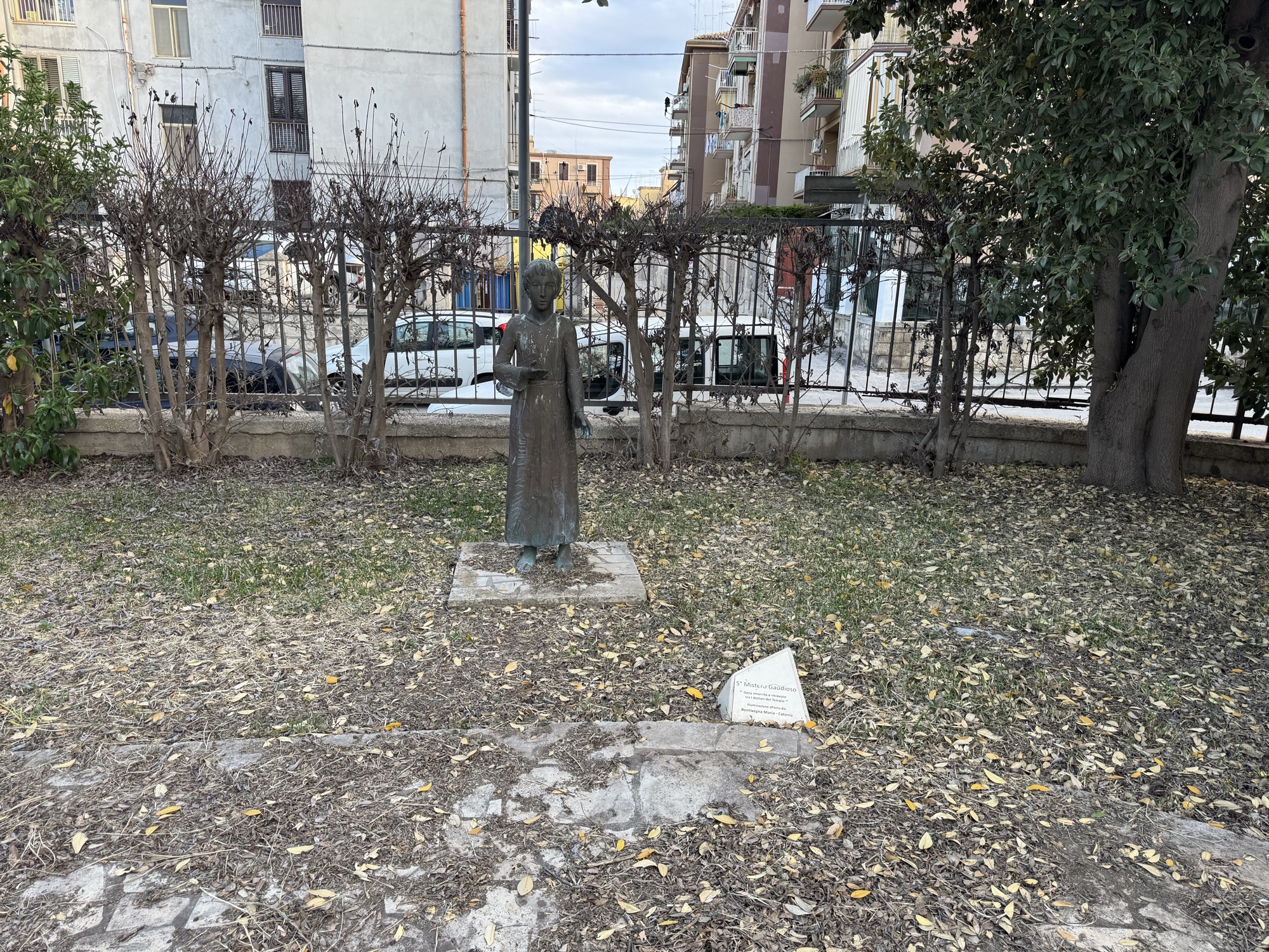Religioso vista frontale