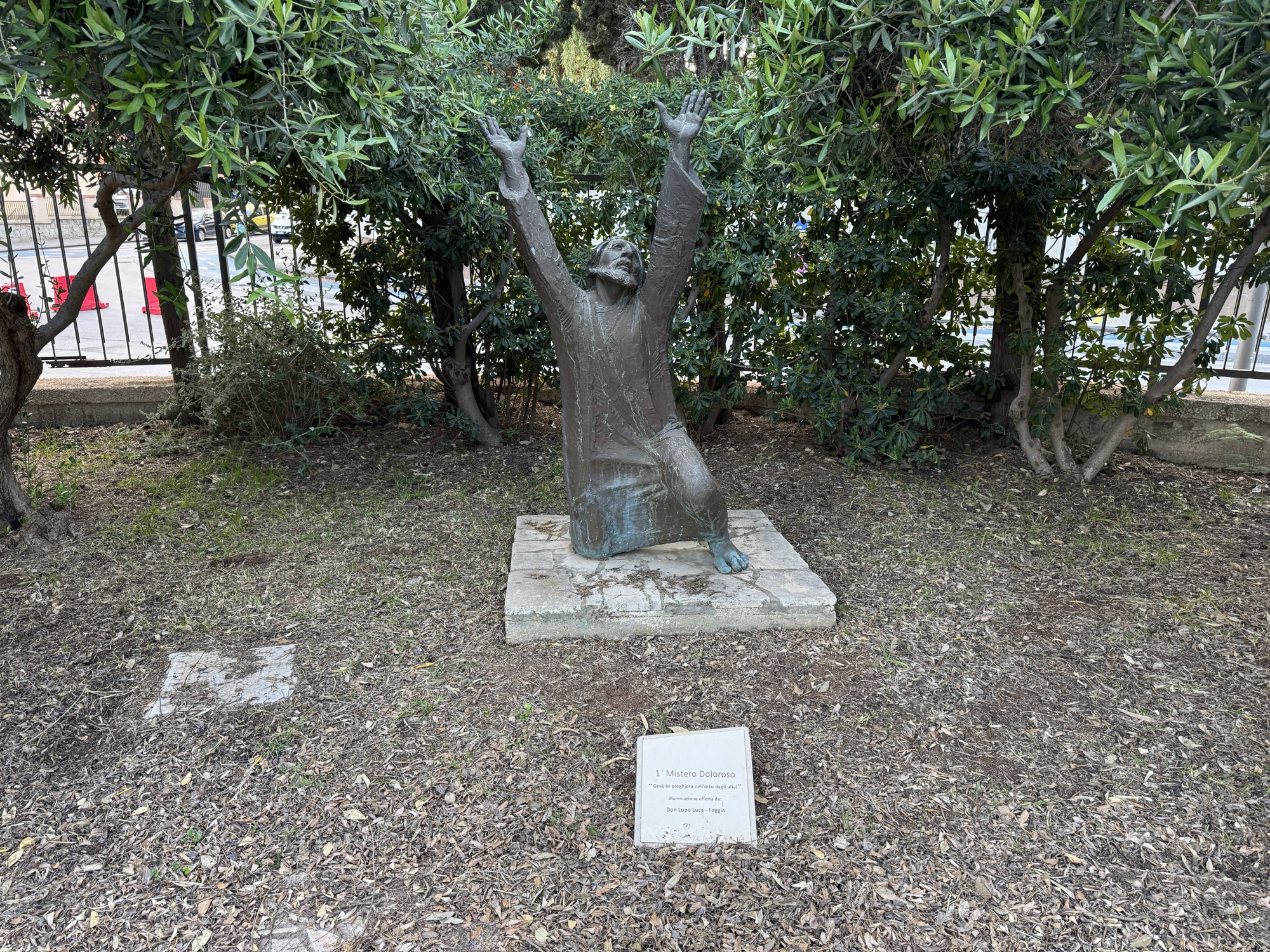 Cristo con braccia alzate