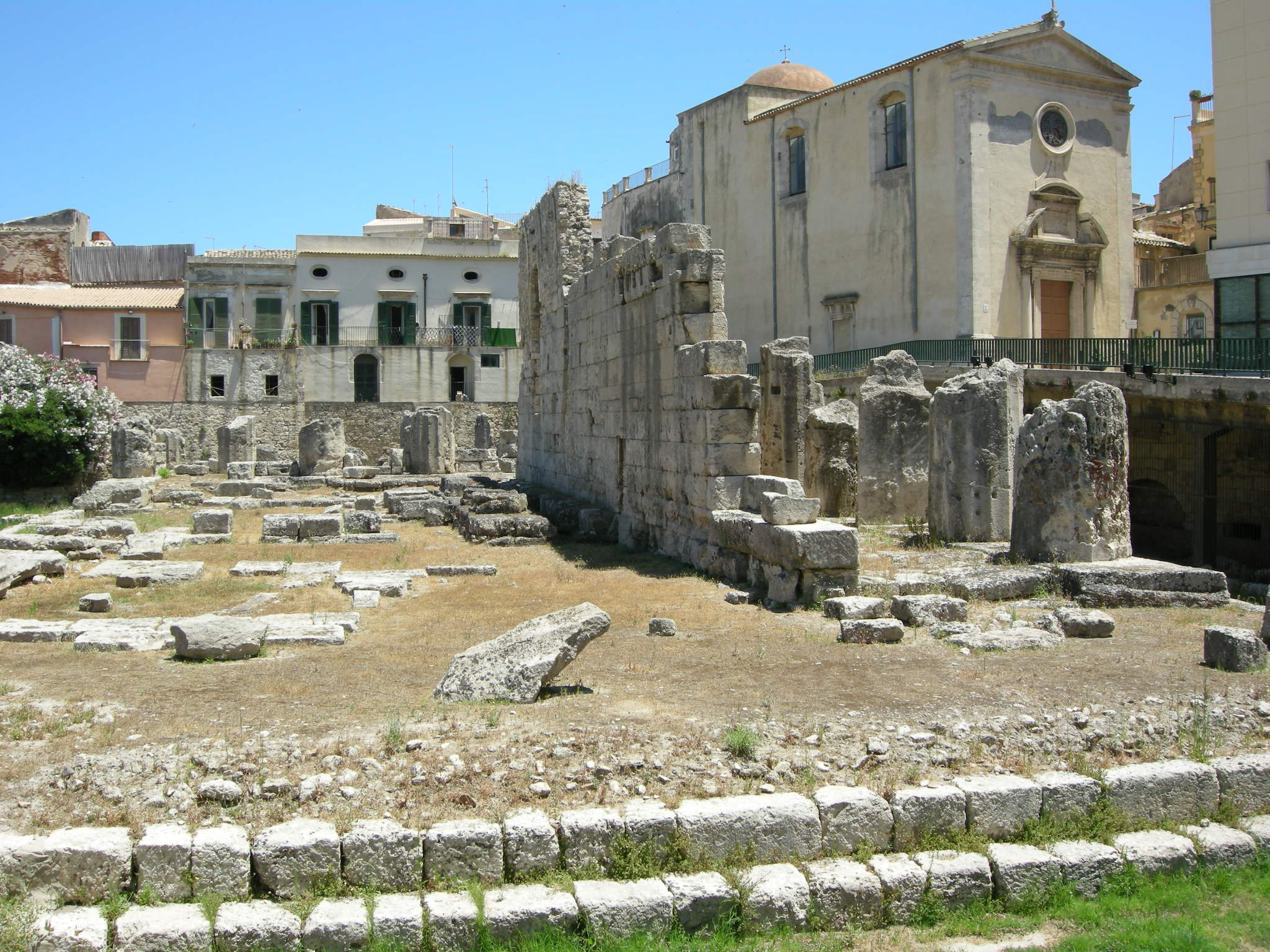 Tempio di Apollo a Ortigia, adiacente all'ex Mercato Coperto recuperato col programma URBAN