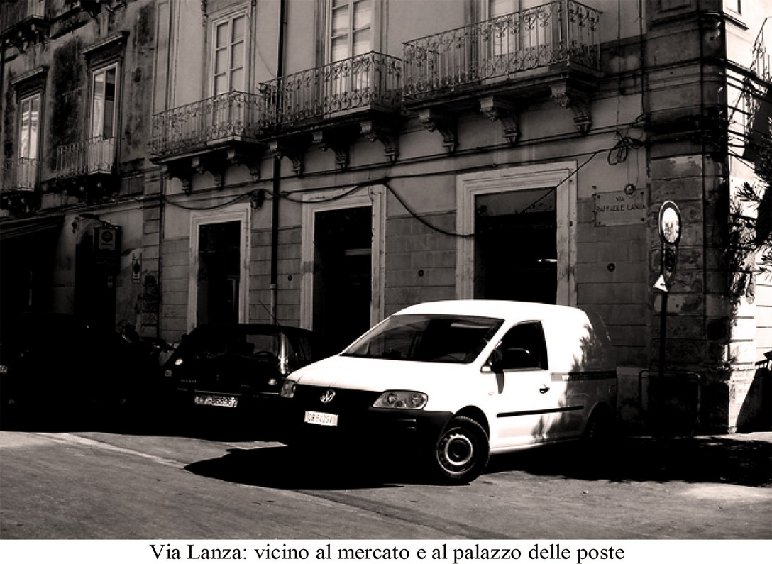 Via Raffaele Lanza nel quartiere Mastrarua di Ortigia, Siracusa.