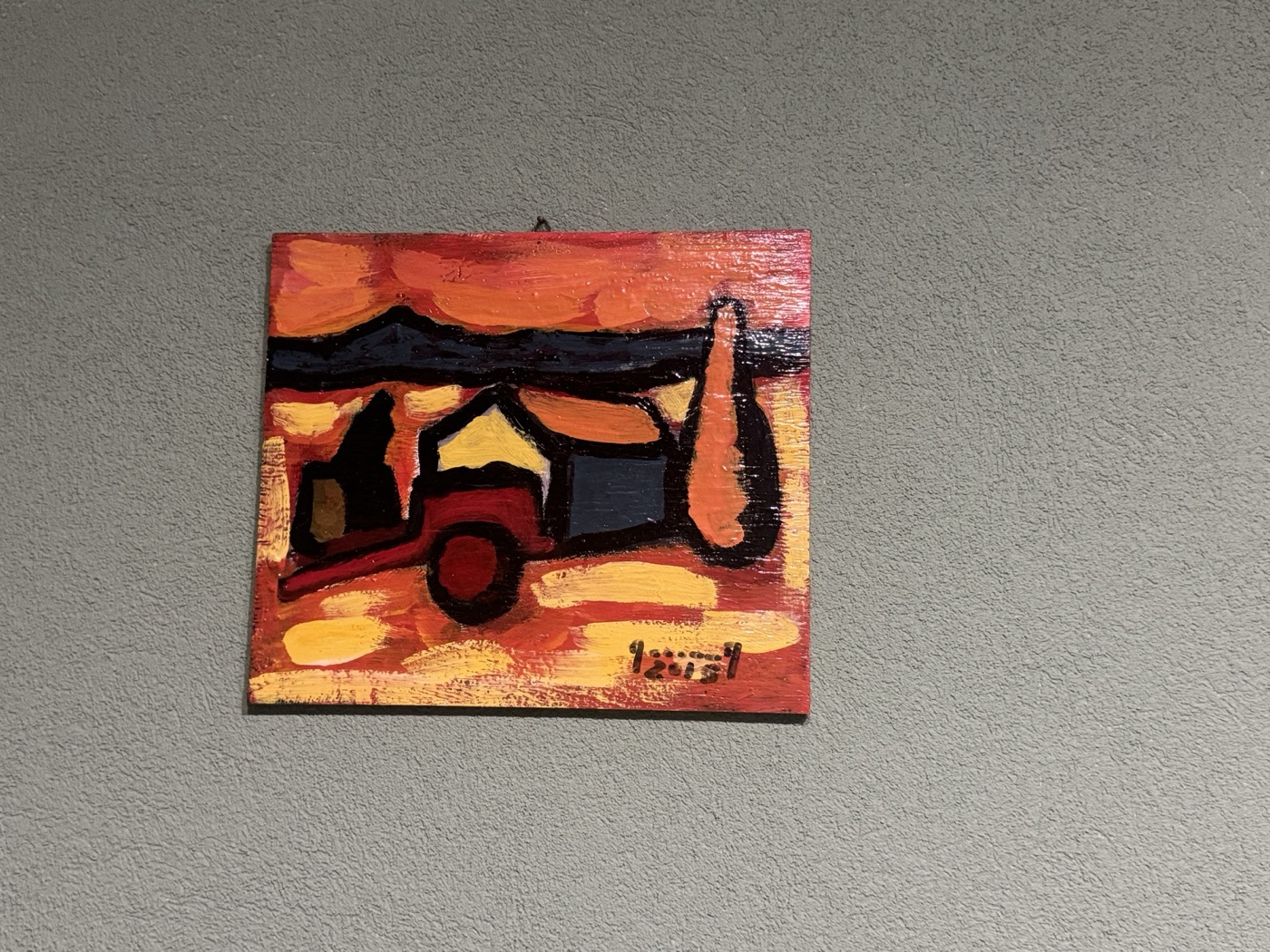 Dipinto di Salvatore Accolla raffigurante una motoape rossa in un paesaggio al tramonto con monti scuri e cielo arancione, firmato e datato 2015