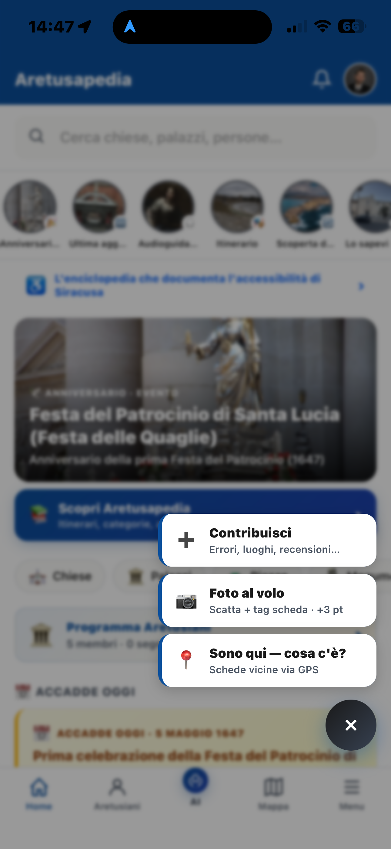 Menu di contribuzione aperto sulla home dell'app Aretusapedia: tre voci (Contribuisci - errori, luoghi, recensioni; Foto al volo - scatta e tagga scheda; Sono qui - cosa c'è - schede vicine via GPS)