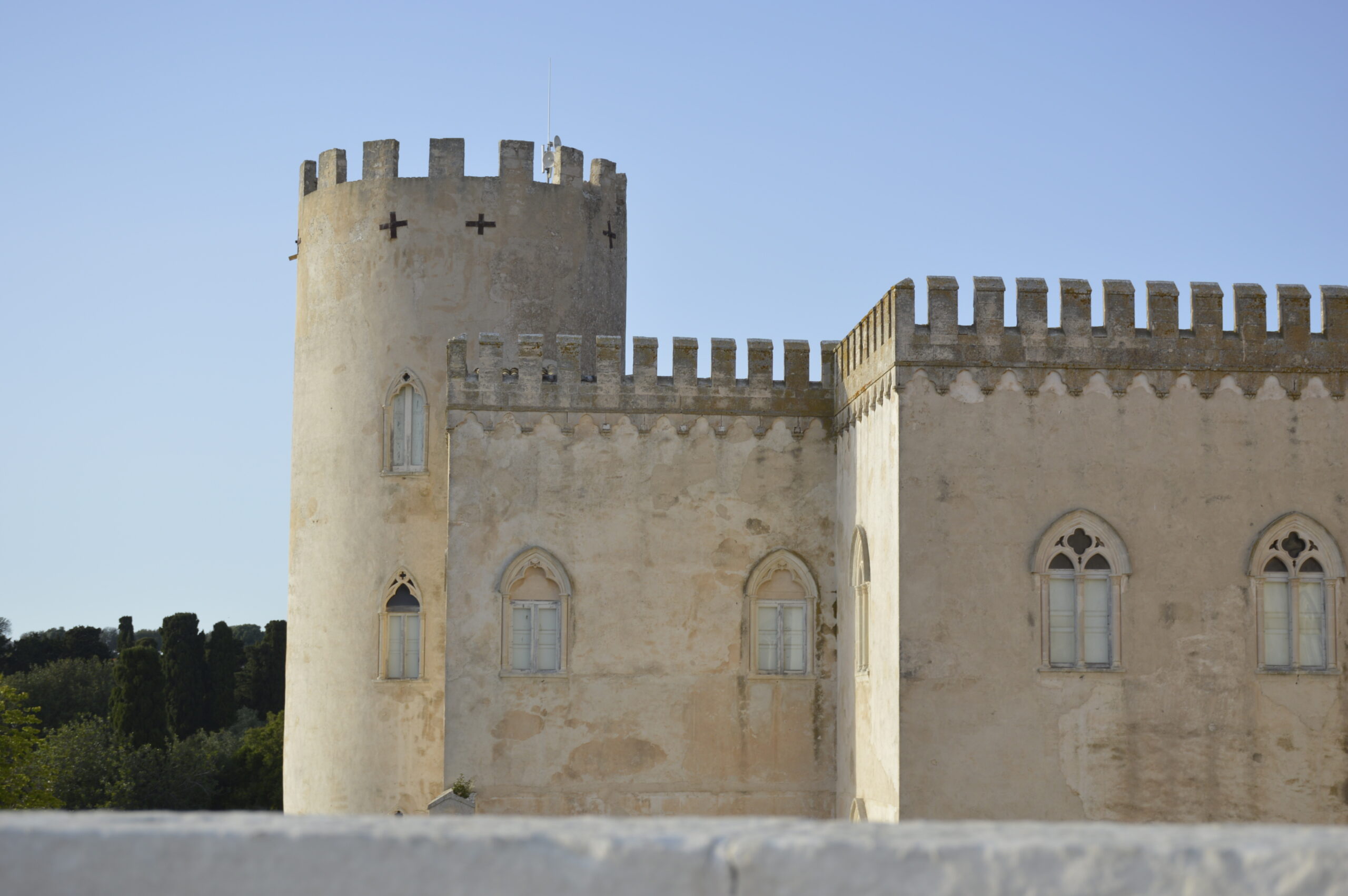 Facciata neogotica veneziana del Castello di Donnafugata a Ragusa.