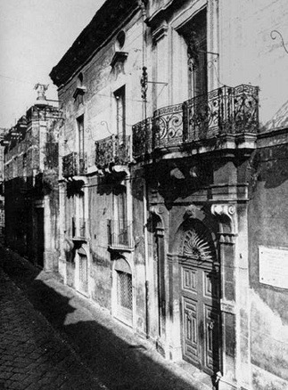 Casa di Lionardo Vigo ad Acireale in una fotografia ottocentesca.