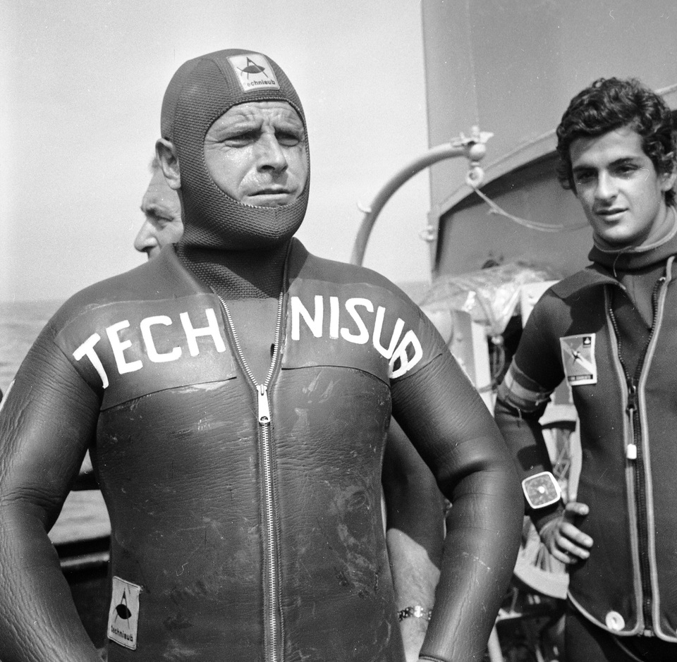 Enzo Maiorca, apneista siracusano, fotografato a Sorrento il 21 settembre 1974 durante la preparazione del tentativo di record dei meno novanta metri