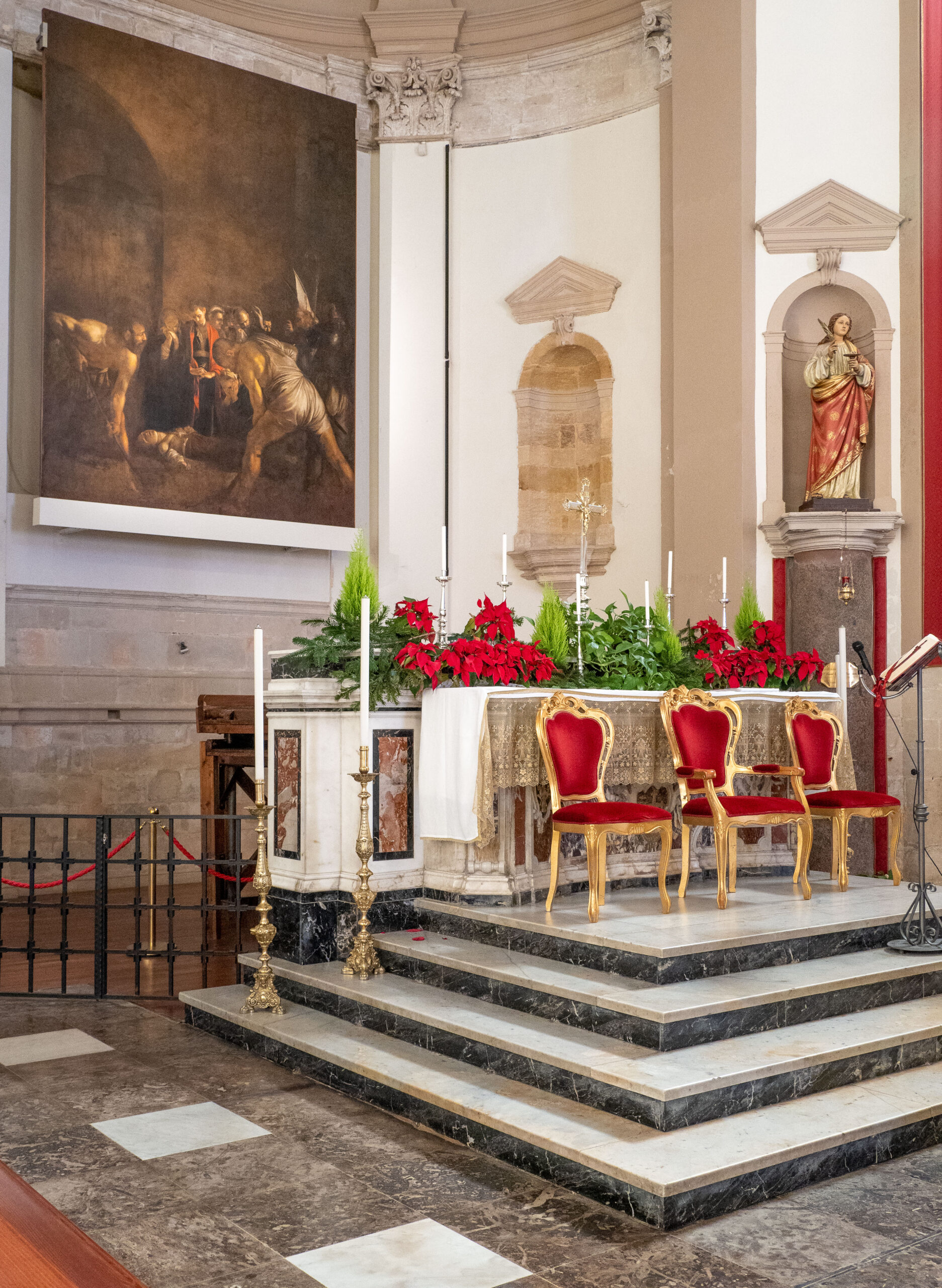 L'altare della basilica di Santa Lucia al Sepolcro a Siracusa