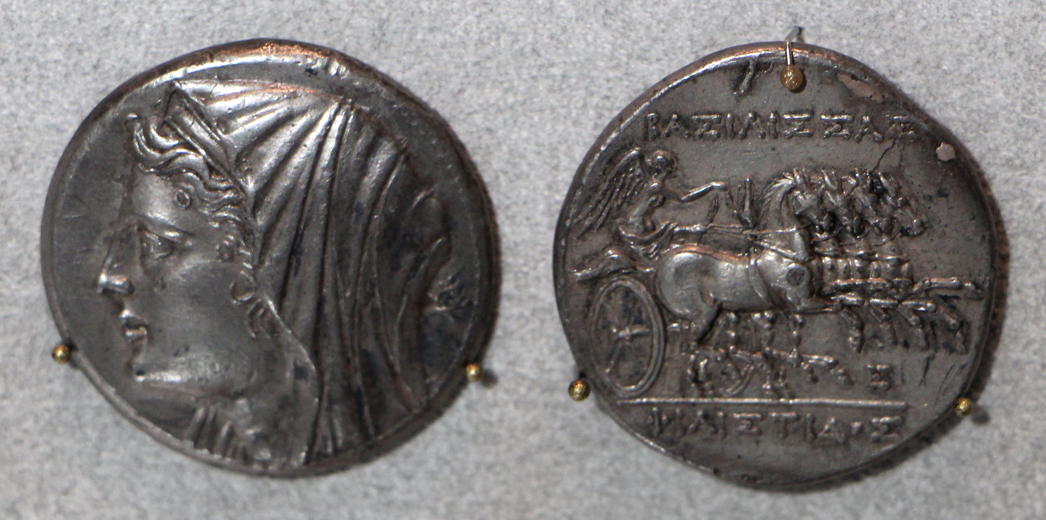 Argento da 16 litre con il ritratto velato della regina Filistide di Siracusa