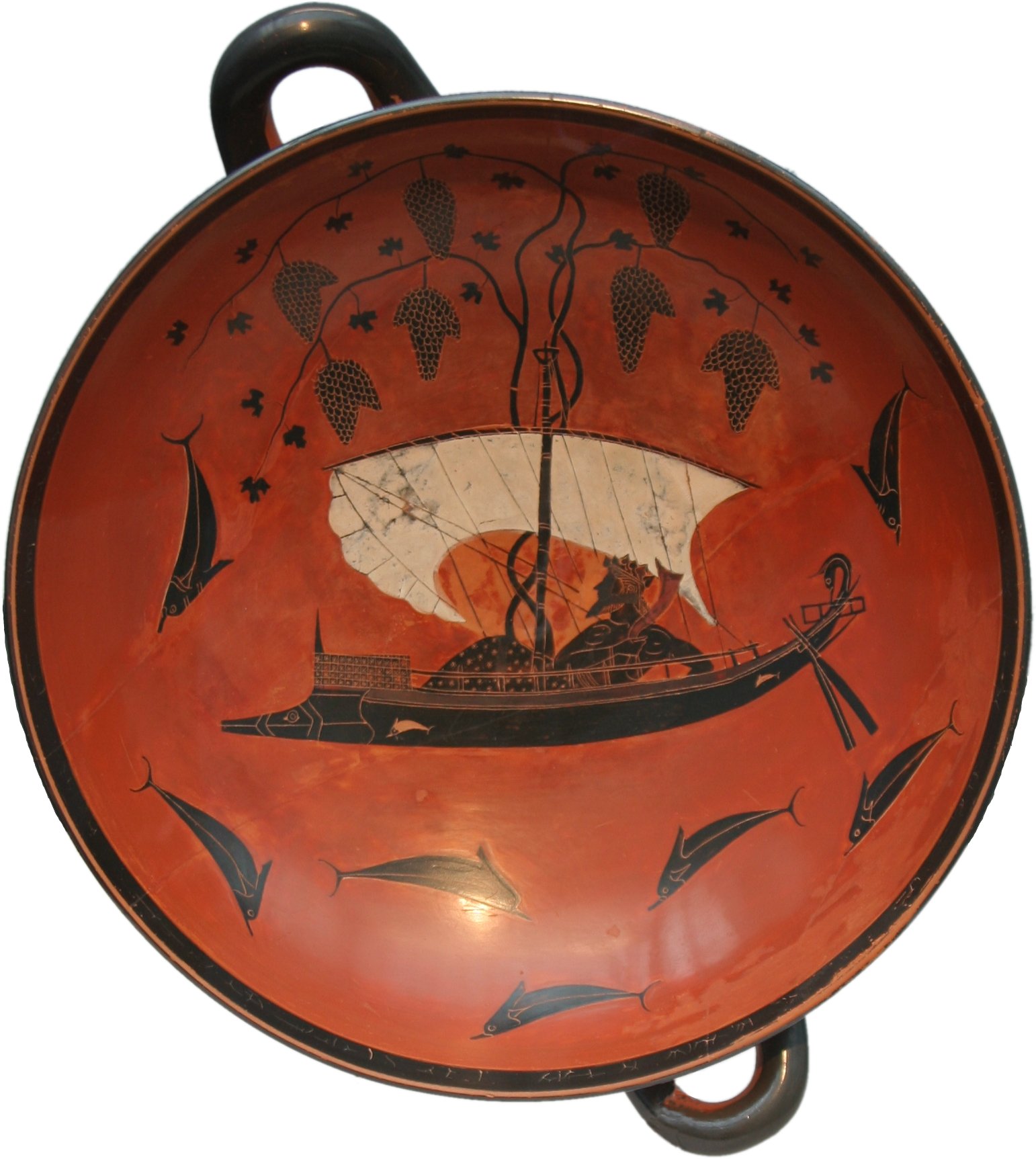 Tondo della coppa di Exekias con una nave a vela greca circondata da tralci di vite