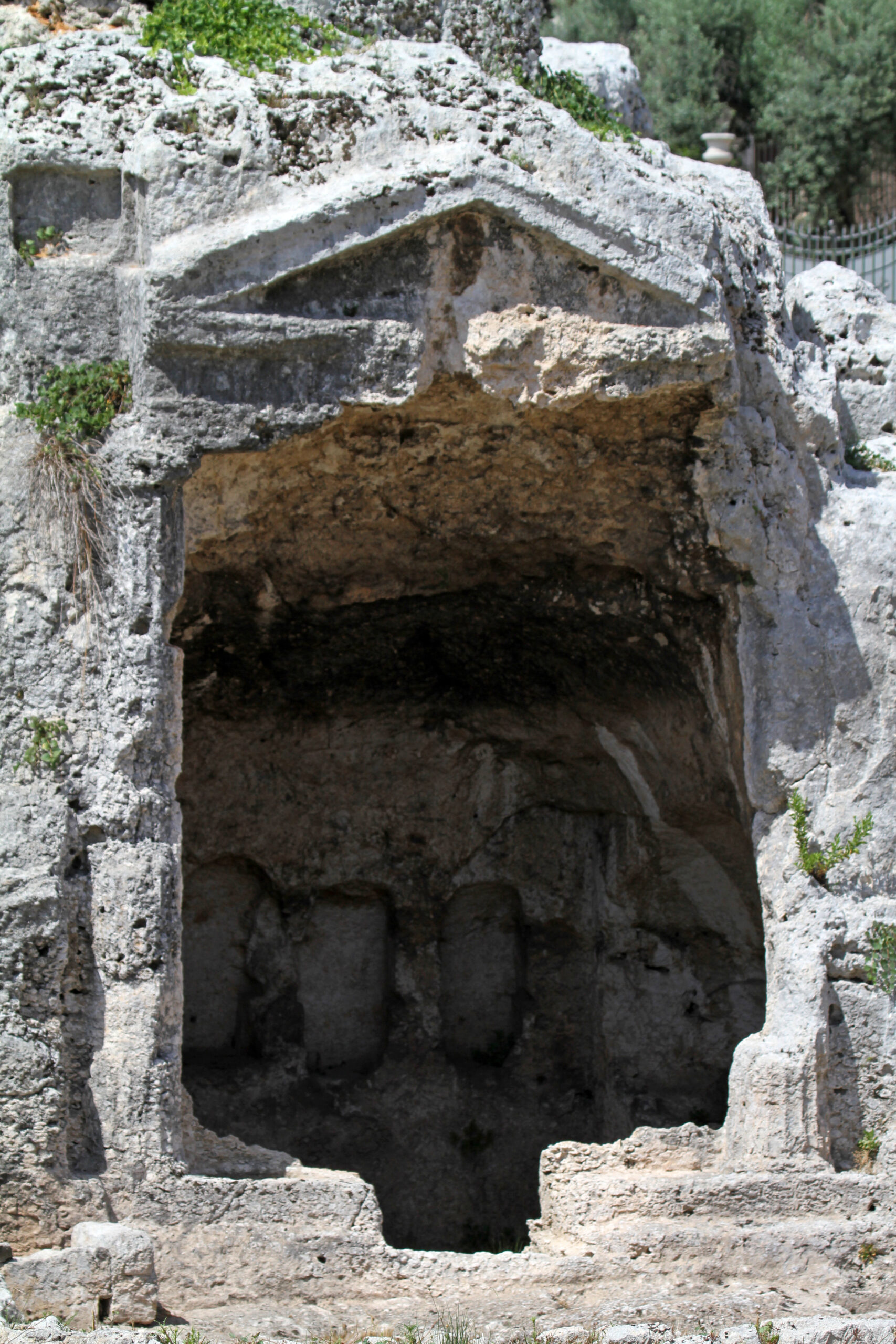 La cosiddetta Tomba di Archimede nella necropoli Grotticelli a Siracusa, in realtà un colombario romano