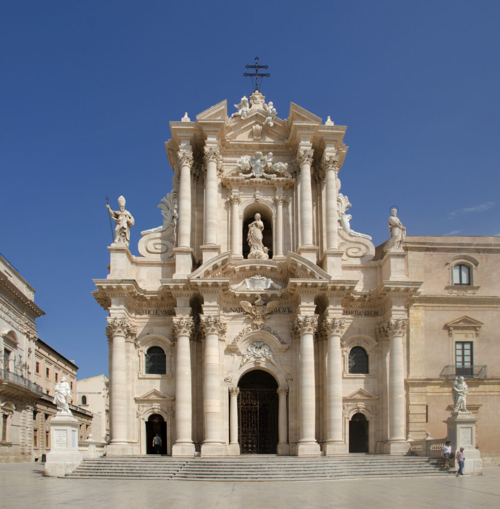 La cattedrale di Siracusa, antico tempio di Atena, sede arcivescovile di Gregorio Asbesta