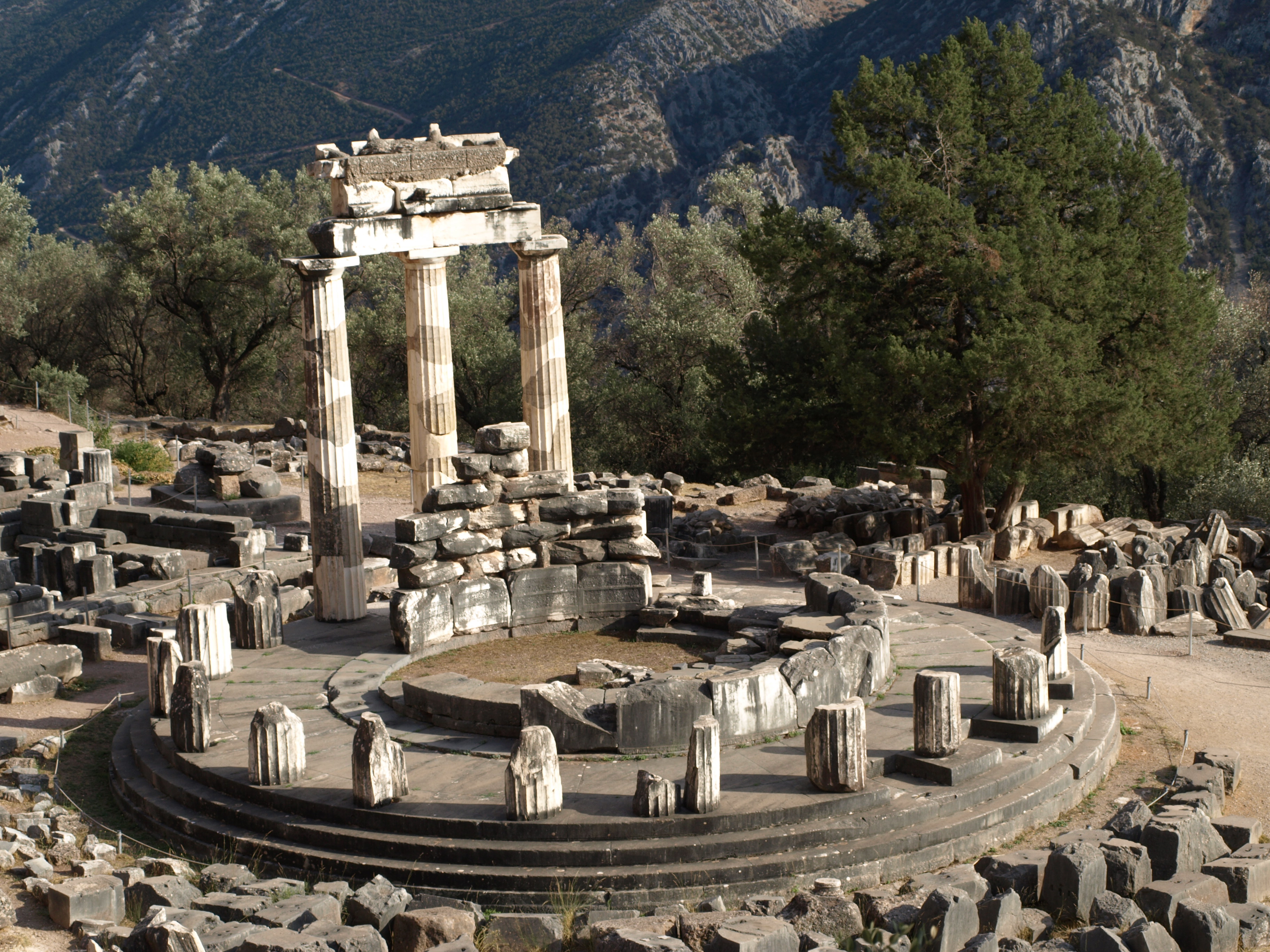 La tholos del santuario di Atena Pronaia a Delfi