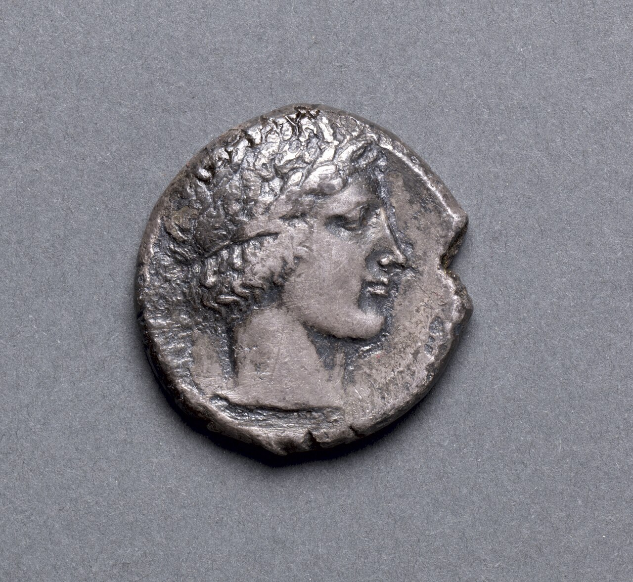 Tetradramma d'argento di Leontinoi con la testa di Apollo